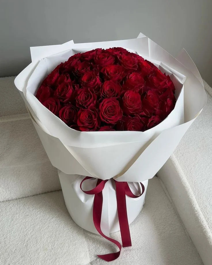 50 Roses Bouquet – Luxurious Fresh Flower Arrangement