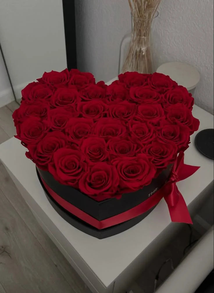 Medium Rose Box – Elegant Beauty in a Perfect Package